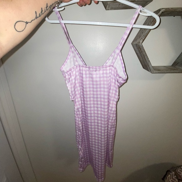 BNWT Pretty Little Thing dress. Size 6 but fits a 4. - Picture 3 of 5